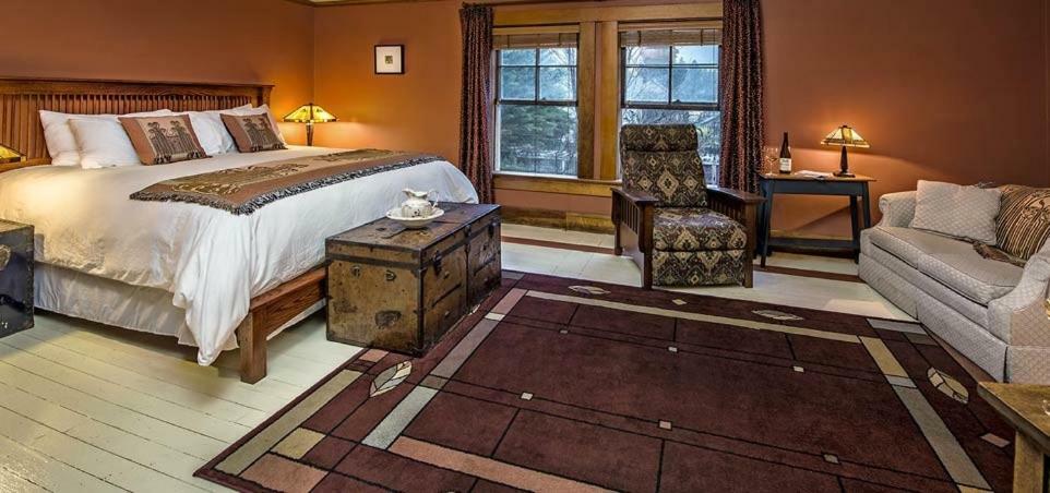 Hotel Mccloud Hotel
